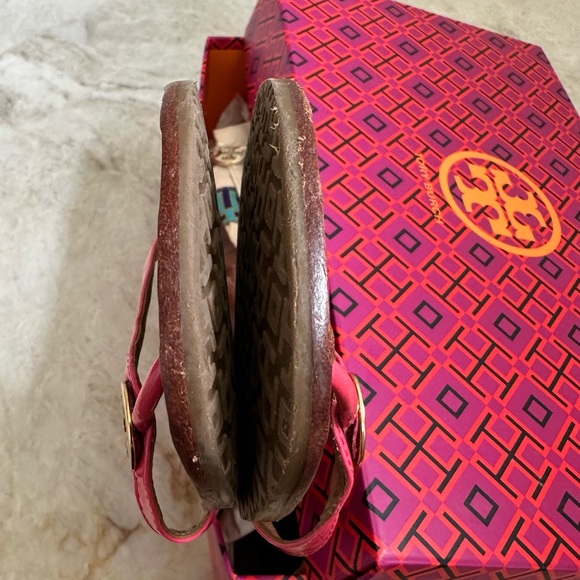 Tory Burch Thora pink patent leather sandals - Picture 6 of 8